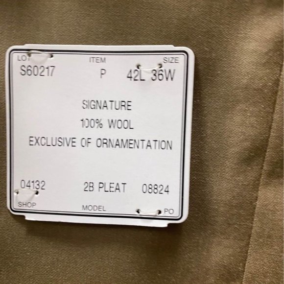 Brand new Jos. A. Banks suit. New with tags - Picture 4 of 9